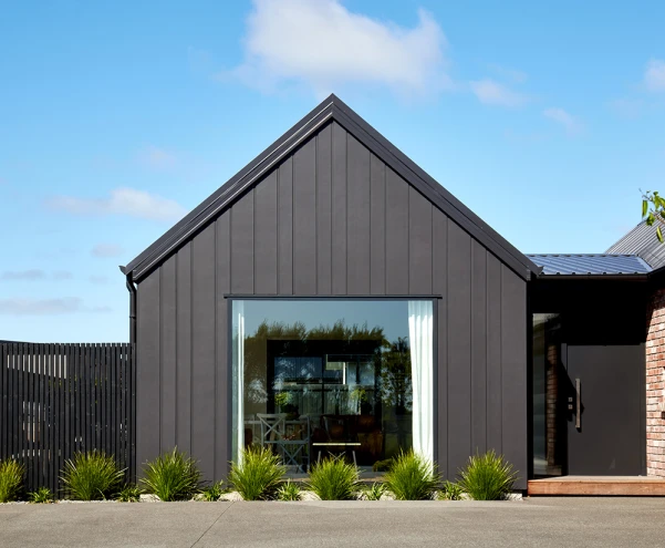 oblique-scandi-exterior-kennedysbush-newzealand-jameshardie