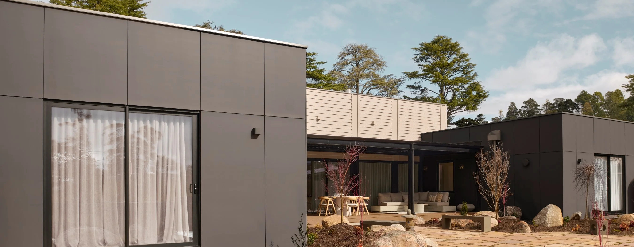 article-header-matrix-cladding-linea-weatherboard-exterior-TheBlock2025-House2-Daylesford-Julian-Brenchley-jameshardie4