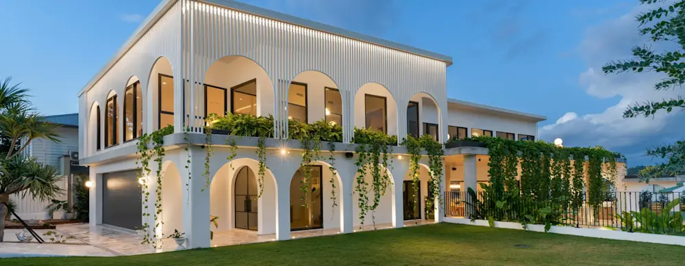 hardiefinetexture-cladding-exterior-modernclassical-kamaresstoappia-osheaandsonsbuilders-shoottosell-jameshardie-18-Article Header JH Website