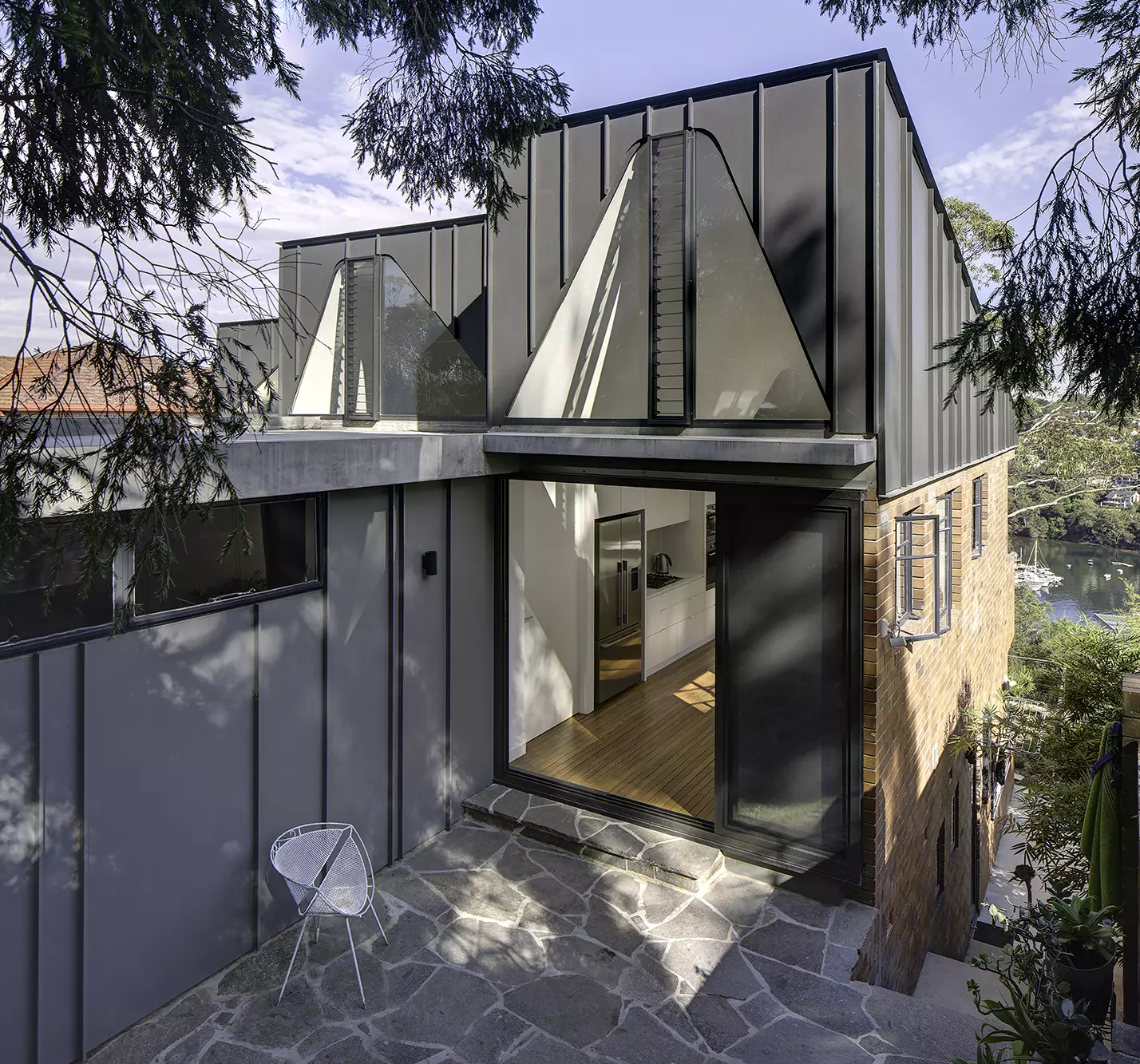 easylap-modern-exterior-fivegardenshouse-davidboyle-jameshardie-1