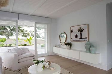 axon-cladding-moderncoastal-interior-loungeroom-house8-threebirdsrenovations-jameshardie-8