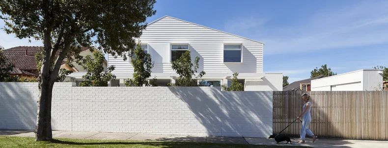 Brighton White House: A crisp, modern house by Bower Architecture