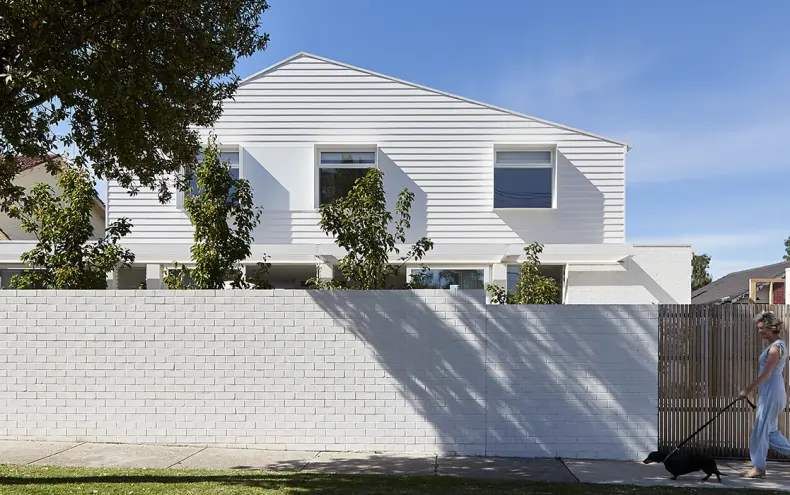 Brighton White House: A crisp, modern house by Bower Architecture