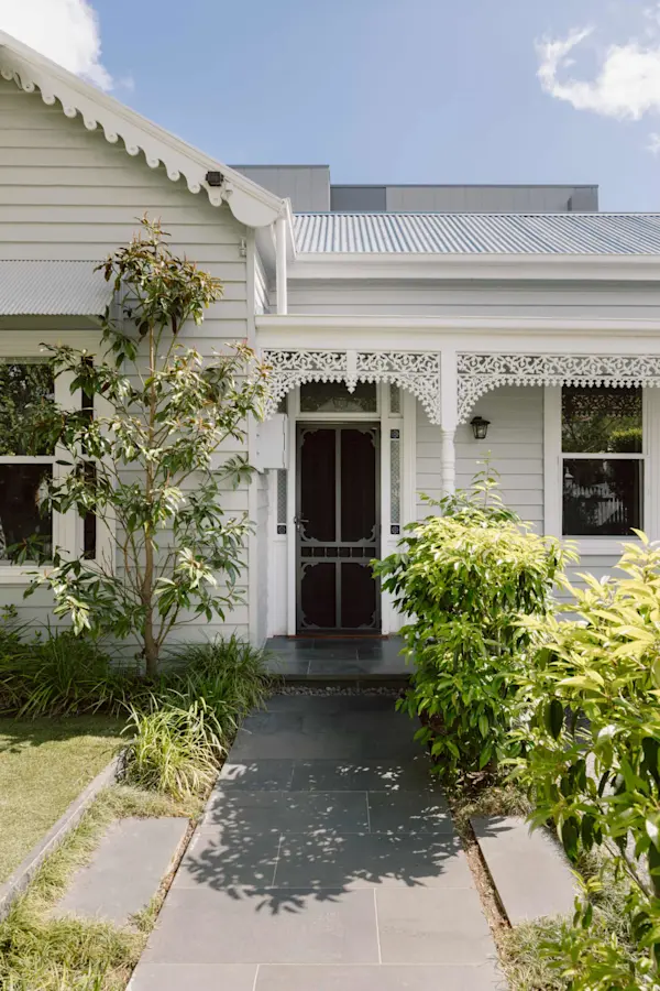 oblique-cladding-easylap-panel-exterior-modernheritage-hawthorneeast-mancinimade-homebyMM-elisescottstudio-jameshardie-4