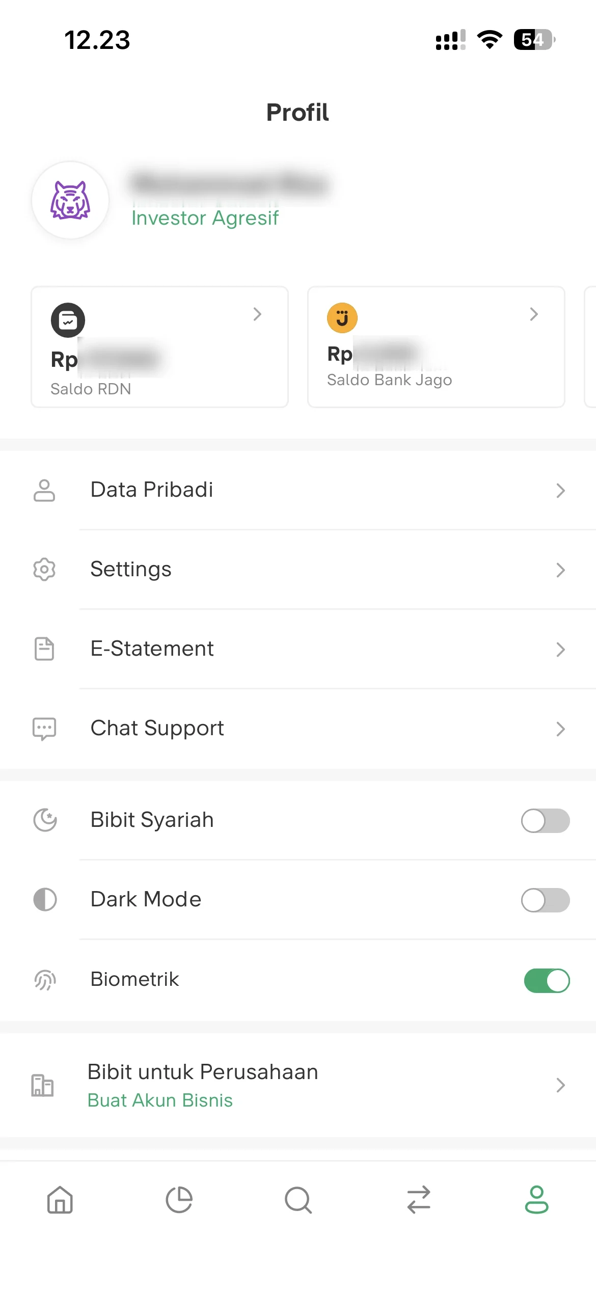 Profile with balances, personal data, settings, dark mode, and biometric toggles.