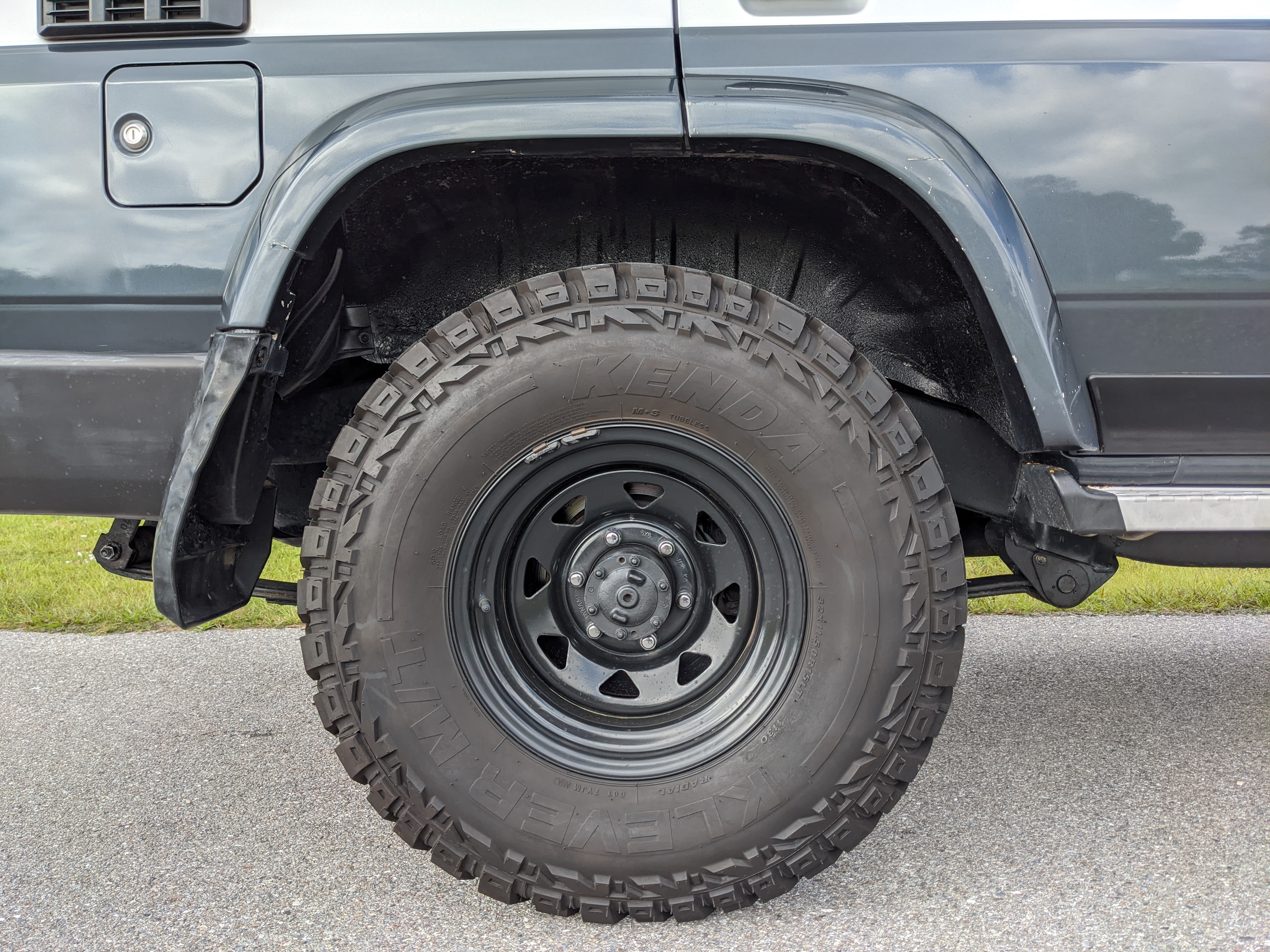 1992 Toyota Land Cruiser HZJ77 ZX Wide Body - Concourse