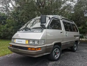 1986 Toyota Master Ace Surf 4WD 5-speed Velvet Interior