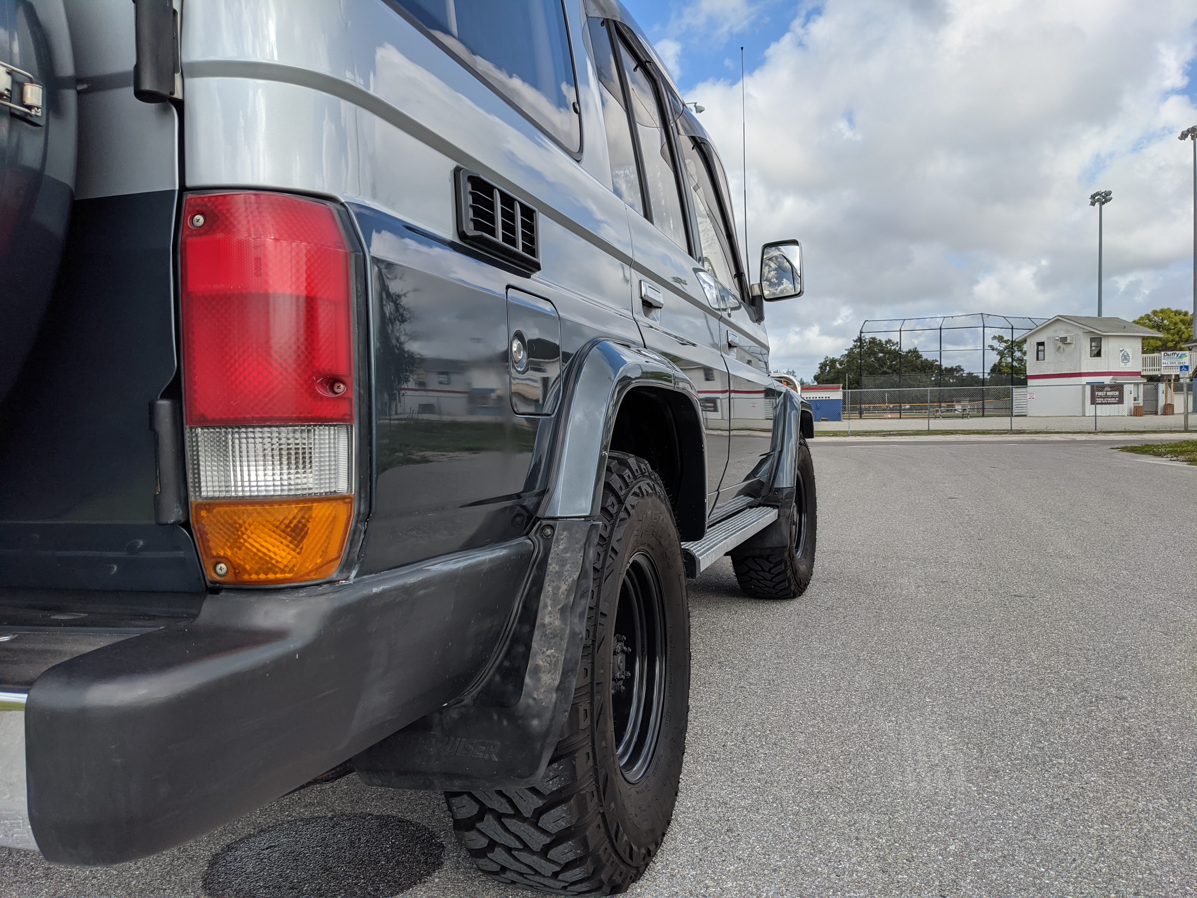 1992 Toyota Land Cruiser HZJ77 ZX Wide Body - Concourse