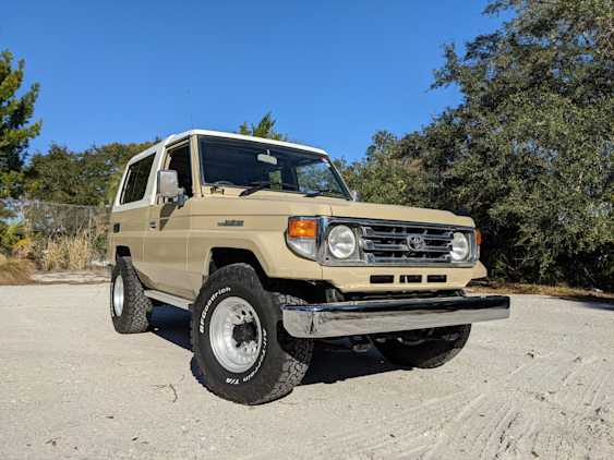 1994 Toyota Land Cruiser ZX HZJ73 FRP Top Narrow Body