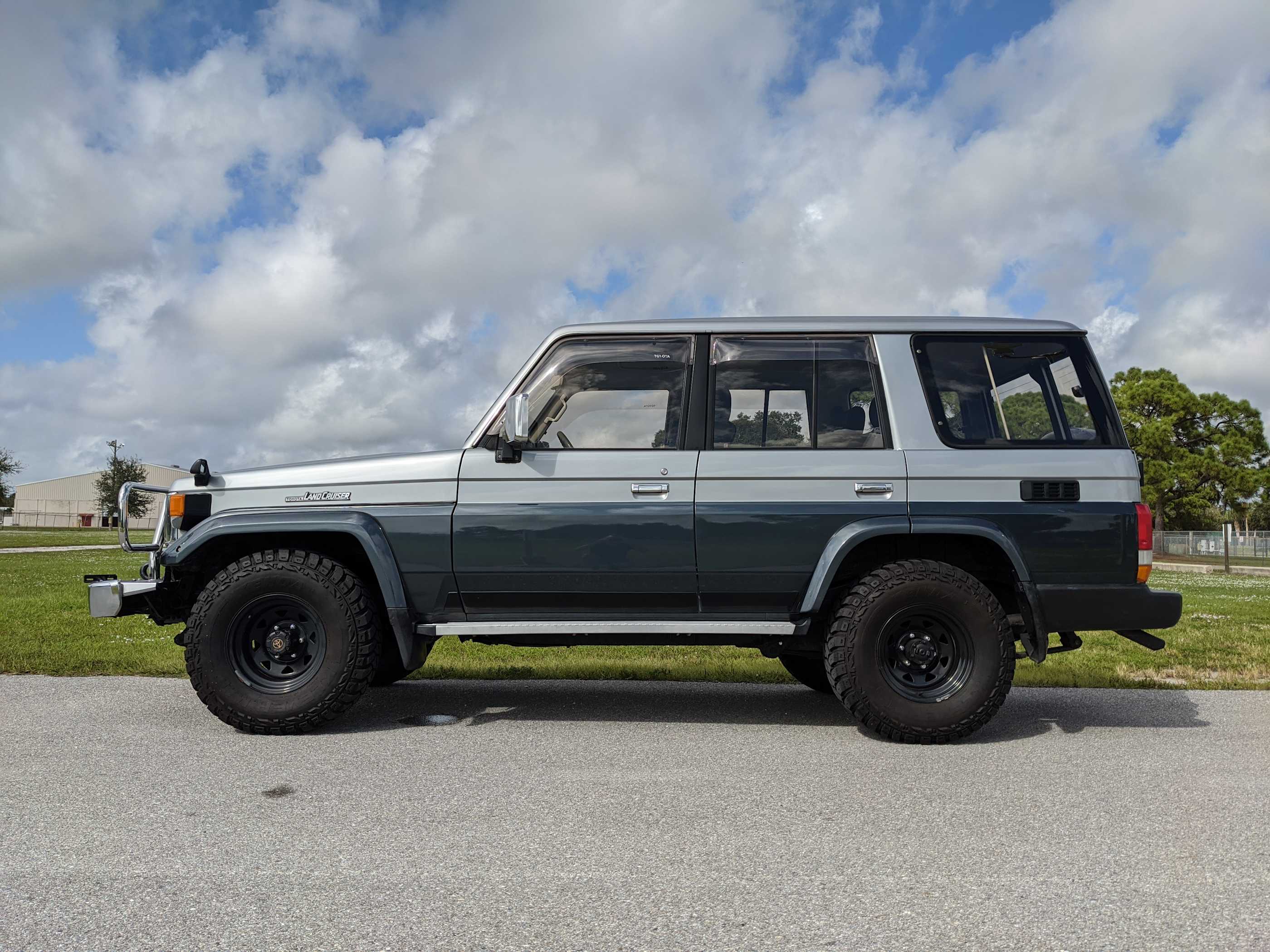 1992 Toyota Land Cruiser HZJ77 ZX Wide Body