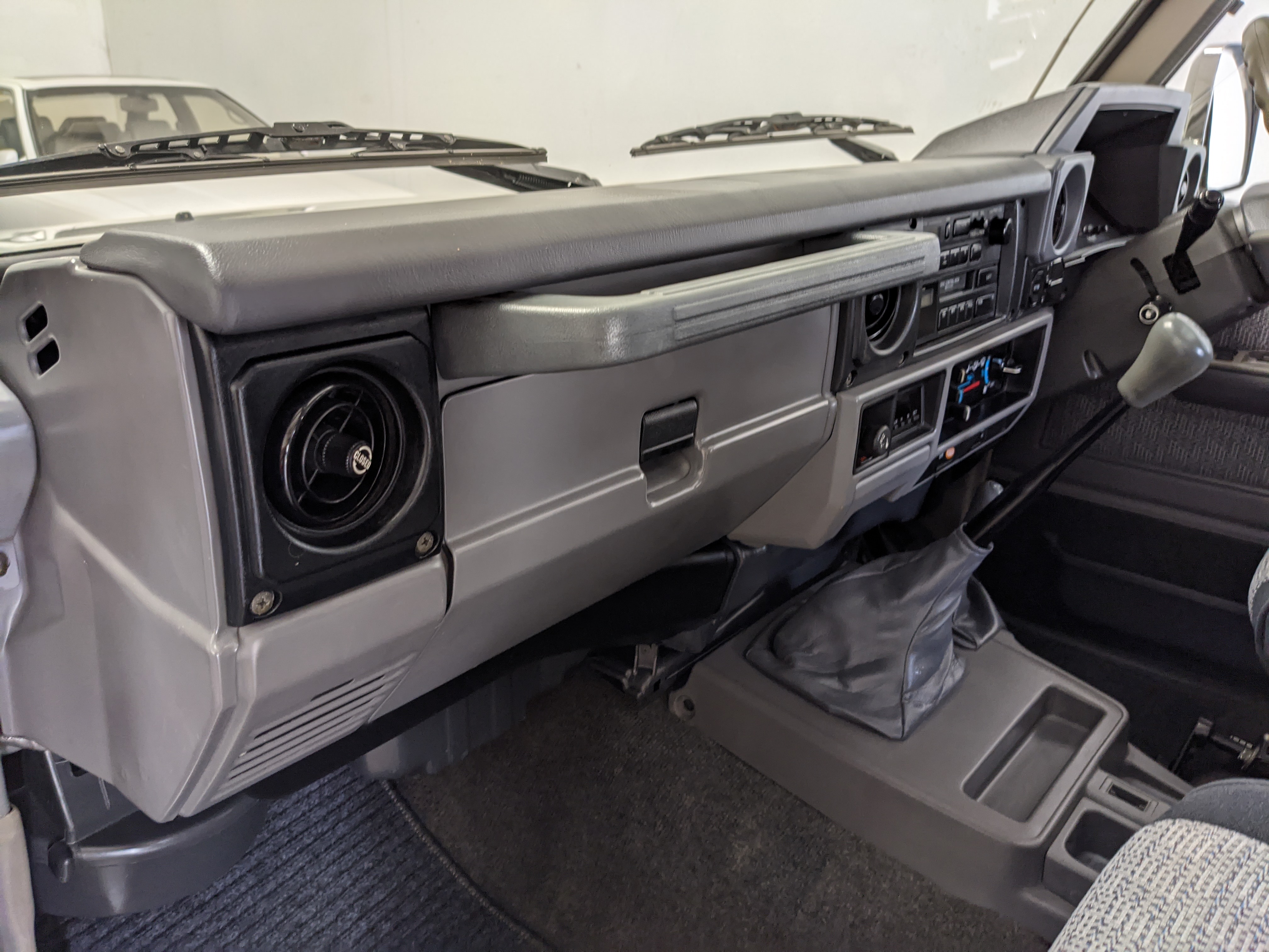 1992 Toyota Land Cruiser HZJ77 ZX Wide Body - Concourse