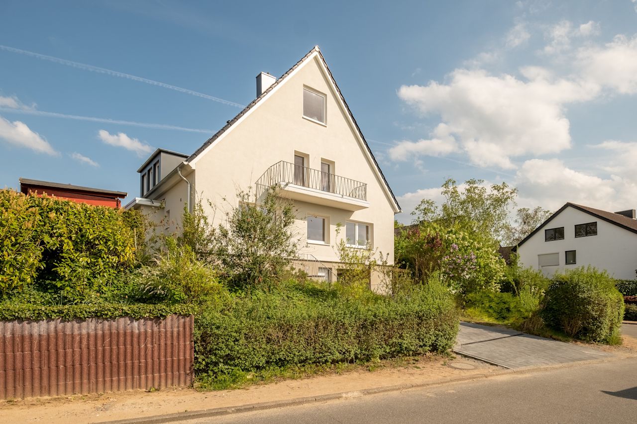 Garagenzufahrt und Stellplatz