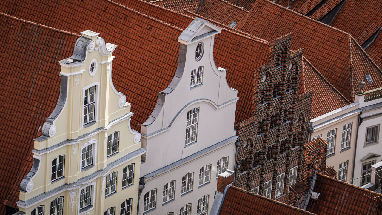 Blick auf die Altstadt in Lübeck, der Hauptsitz unseres Büros für Immobilienentwicklung in Norddeutschland. 