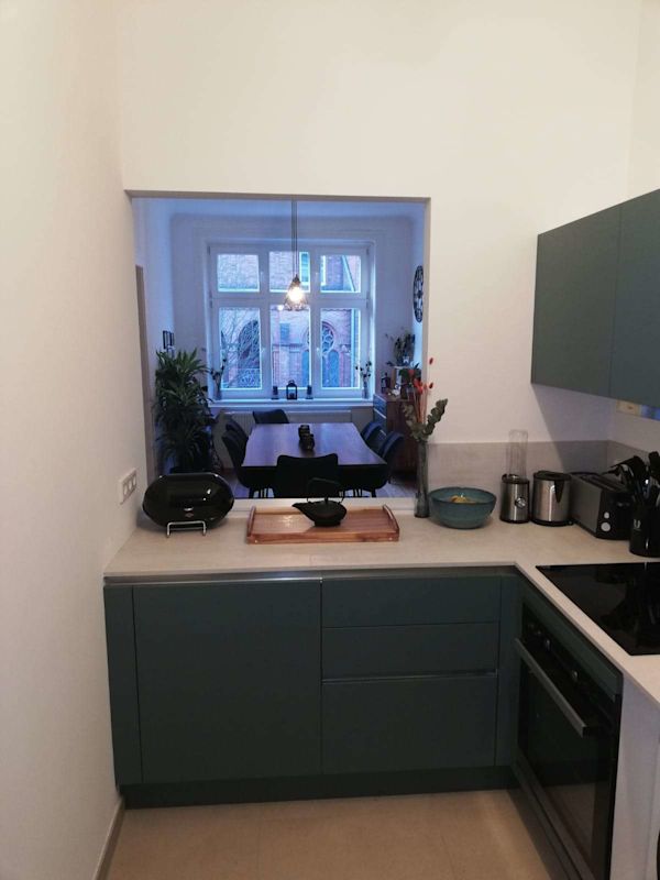 Blick aus Küche ins Esszimmer