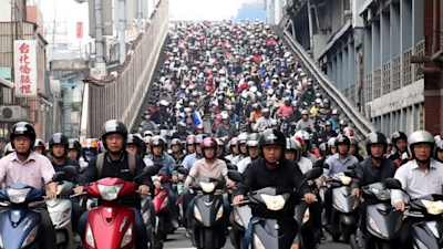 以下表格彙整了新北市各主要行政區在未來數年的預售屋預計完工戶數。數據顯示，三重區、林口區、中和區、淡水區與板橋區是未來住宅供給量最高的五大區域，其中又以三重區與林口區的總供給量最為突出，兩區合計超過一萬兩千戶。此數據清晰地描繪出新北市未來房市發展的重點區域與供給時程。