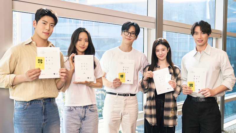 Netflix新劇《愛情怎麼翻譯？》：由金宣虎、高允貞主演，上映日期、演員名單與劇情亮點整理