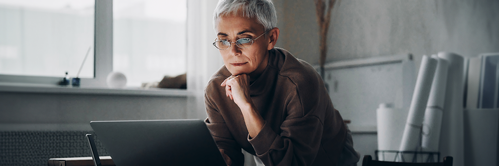 female-mature-lowerlight-computer-letterbox