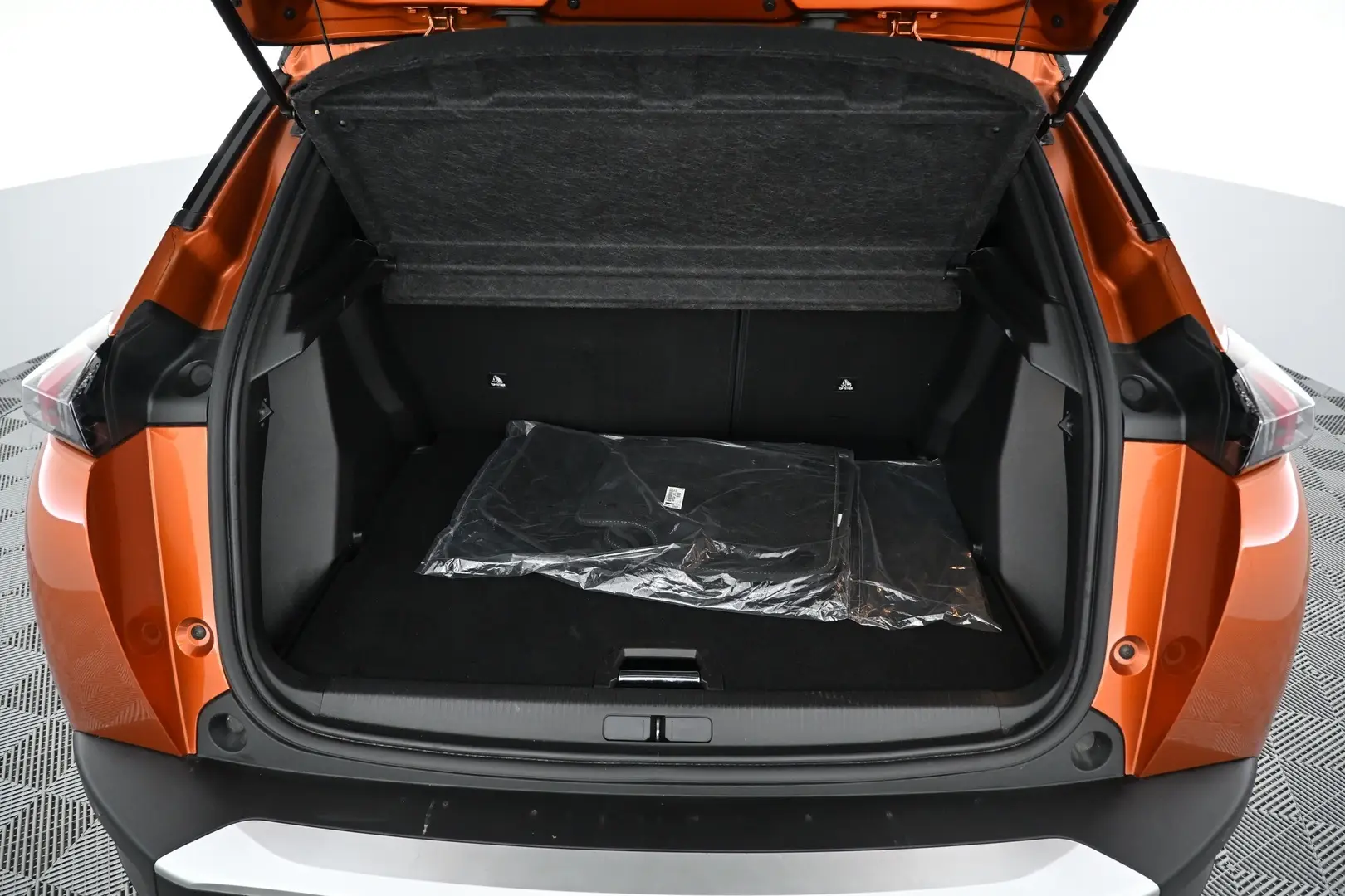 Car Image - 1QQFd0KNMDR3NpHNDsDI9X