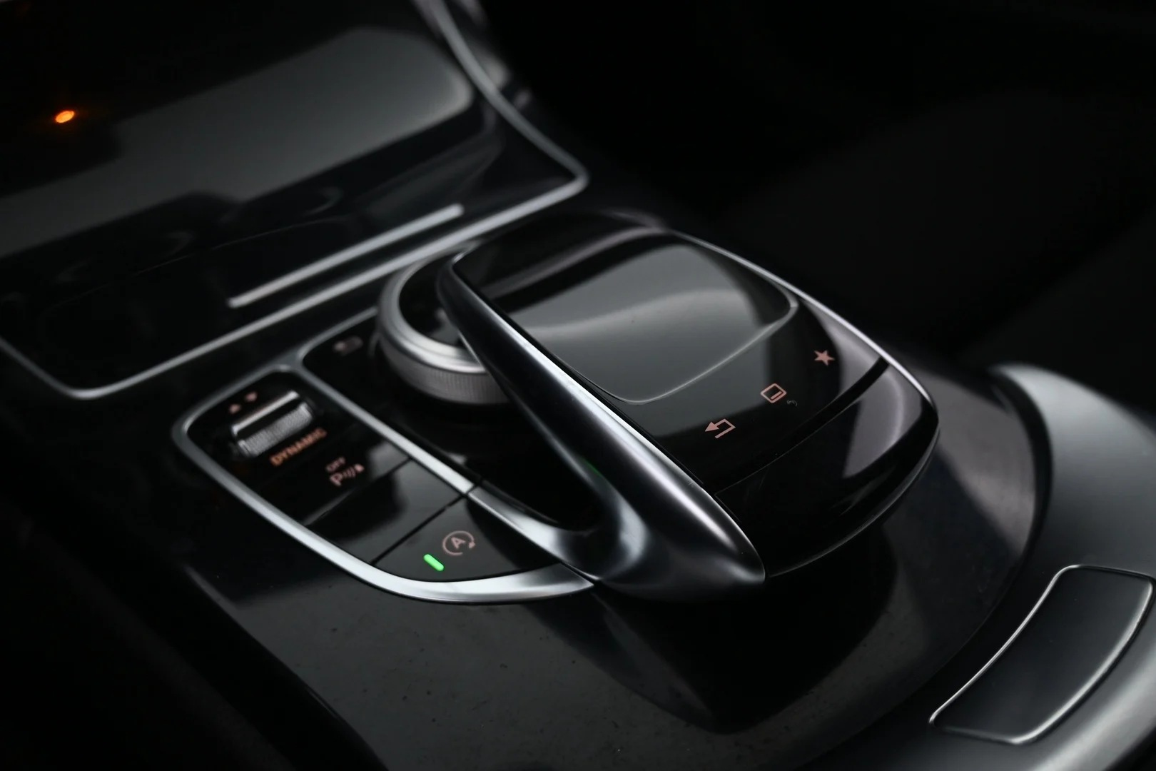 Car Image - 618XF3z8uGljtJzL2kNArI