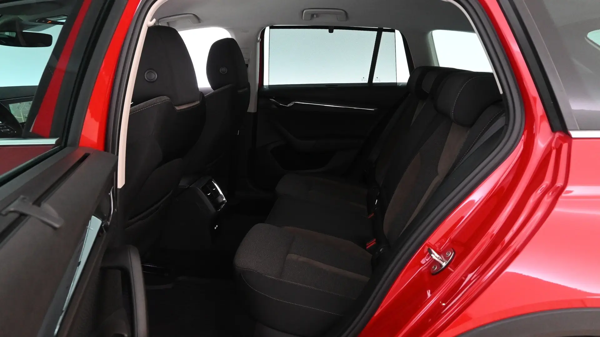 Car Image - 4asvYv8OmEsXSdr0dWaDBl