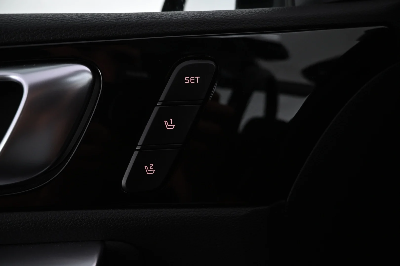 Car Image - 4hMT0KRBMiB6LQ3gkRXf9J