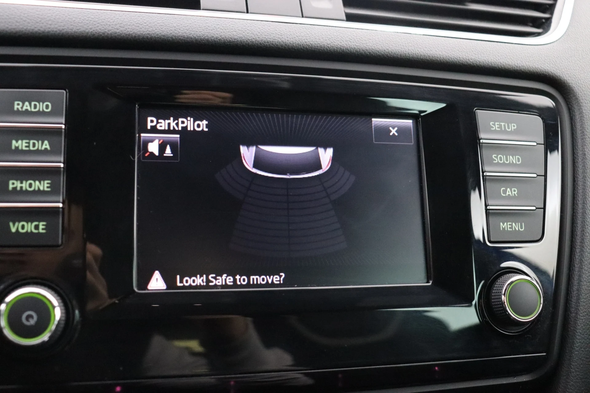 Car Image - 6OA9XdqLFa3XfooIkri4OM