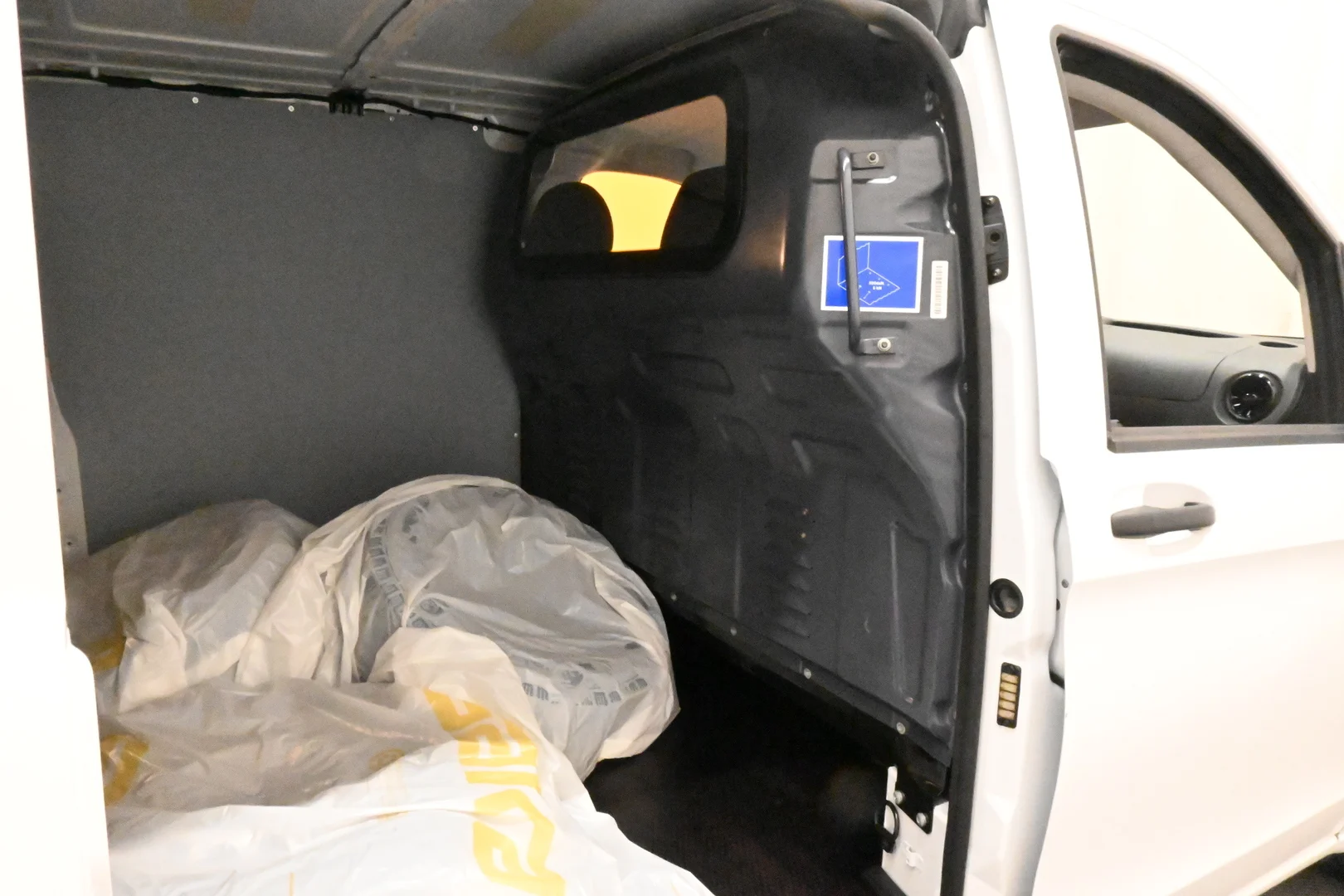Car Image - 1eoOGFyfJDGs3FiNE7fOvd