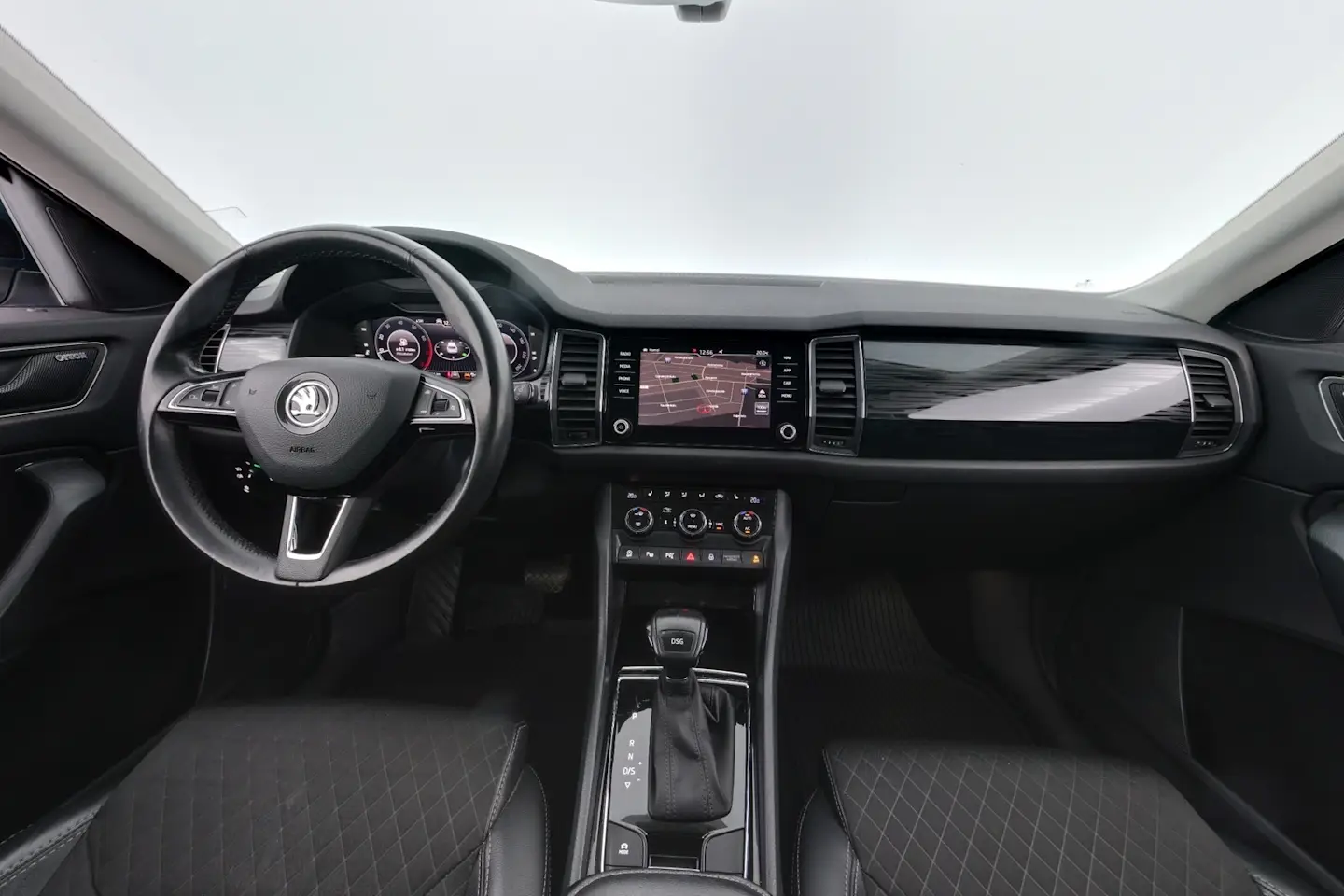 Car Image - 52NKPgV4TbrUrobxTlyZL1