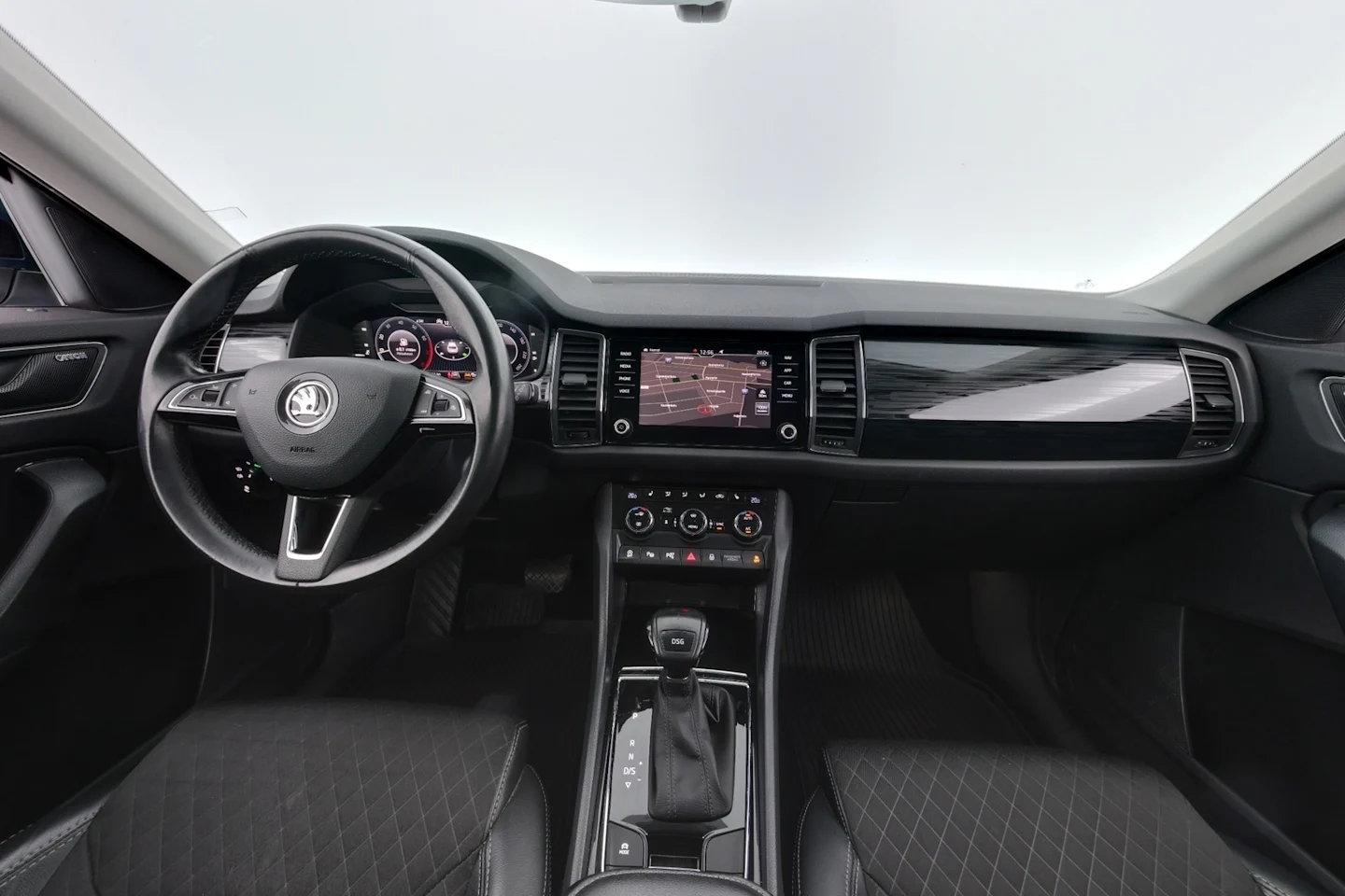 Car Image - 52NKPgV4TbrUrobxTlyZL1