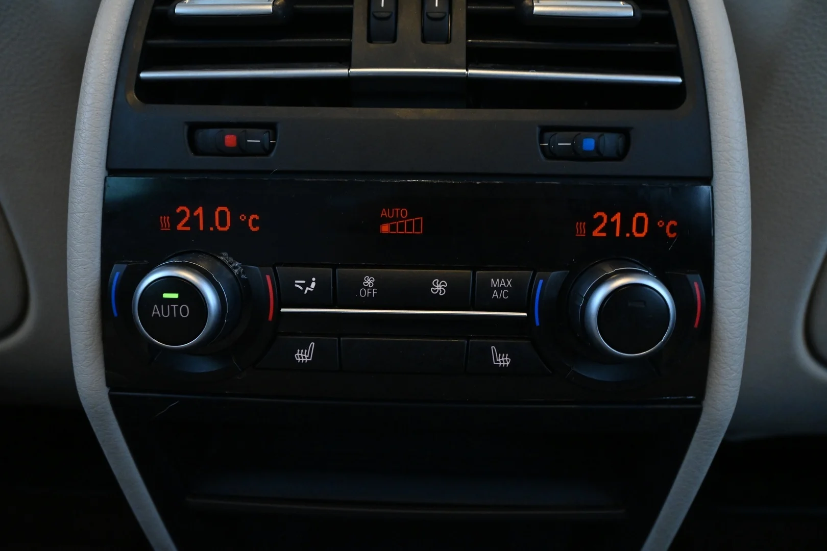 Car Image - 5I69qVt0EjUyJxTT4jmH6w
