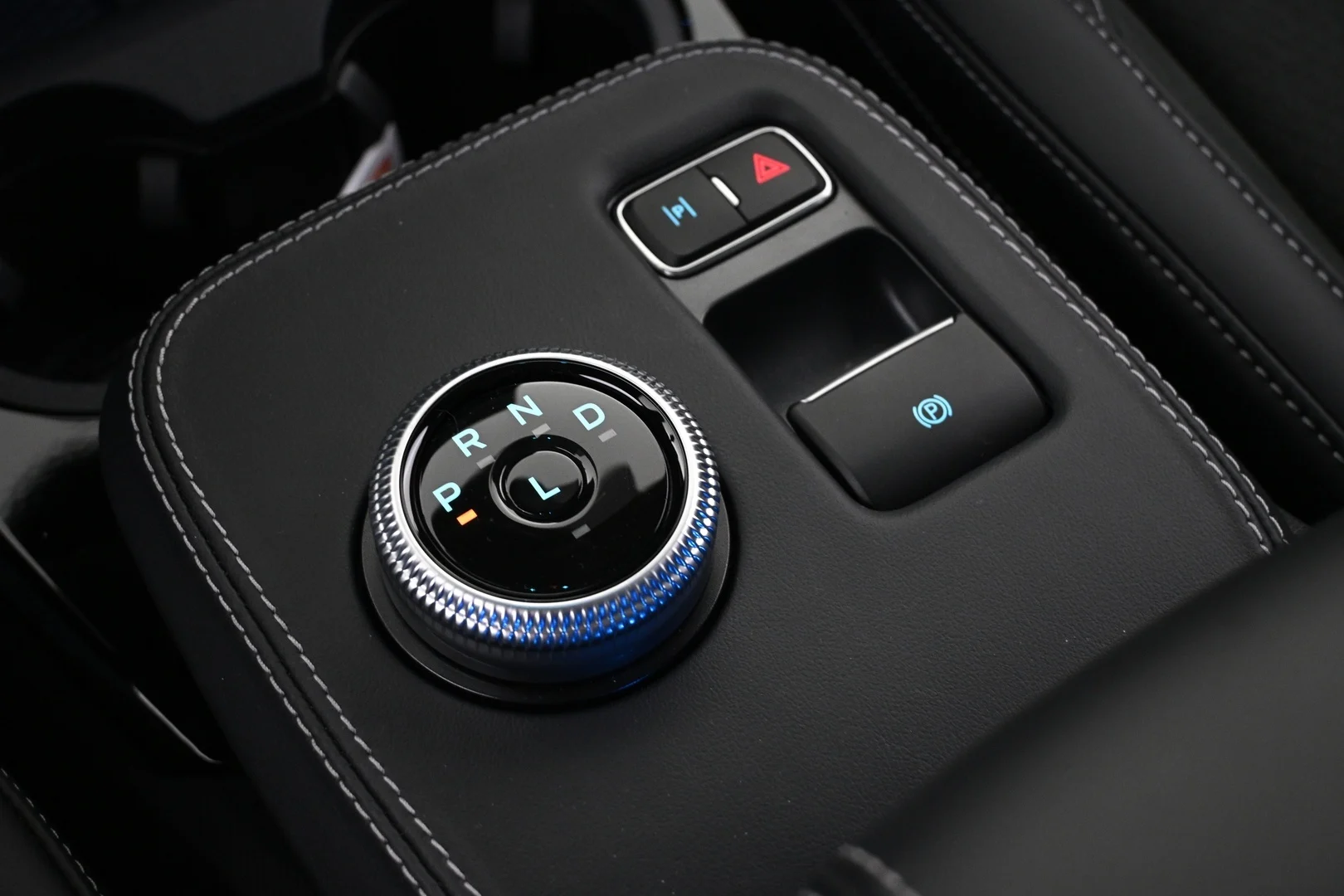 Car Image - 2Ee68aW24NhxR8l2xSF70O