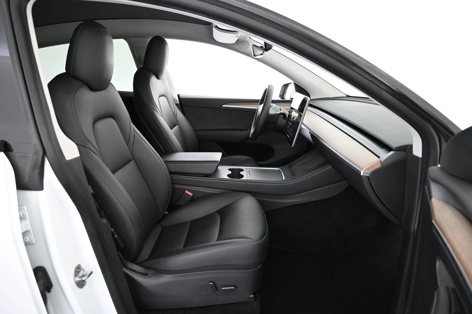 Car Image - 1L9LTzufGVtiS41ztpnYc1