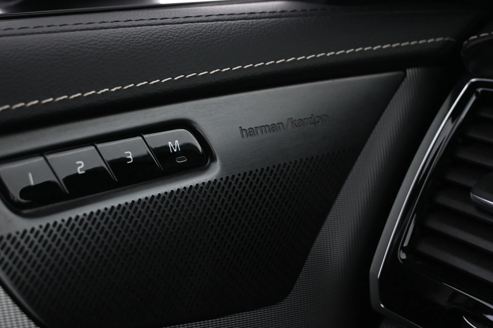 Car Image - 5c9a8JmPbHcSzeBKRRO1qt