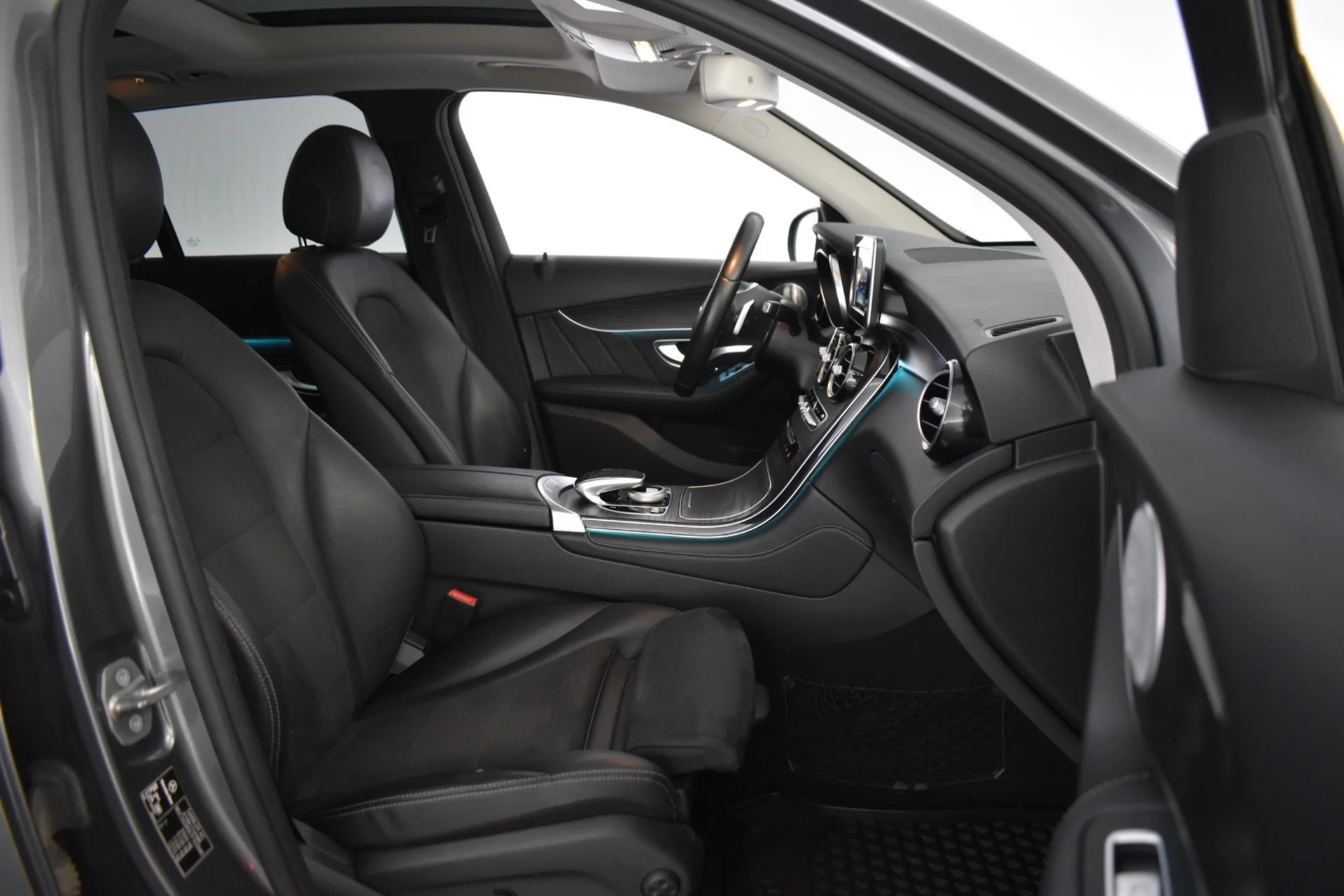 Car Image - 4s7ceUmgRVZNQ28F42fOBn