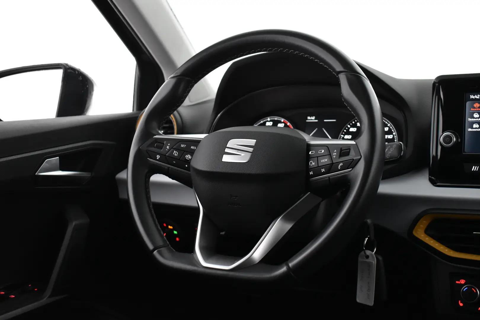 Car Image - 7wnYBNxSlCVZocsAQA8XK7