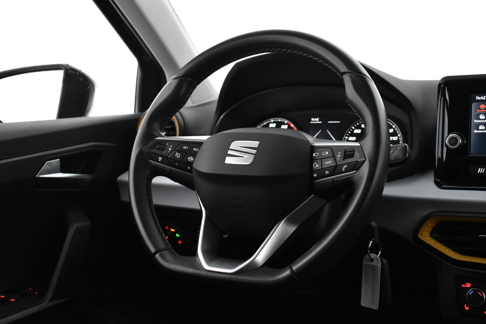 Car Image - 7wnYBNxSlCVZocsAQA8XK7