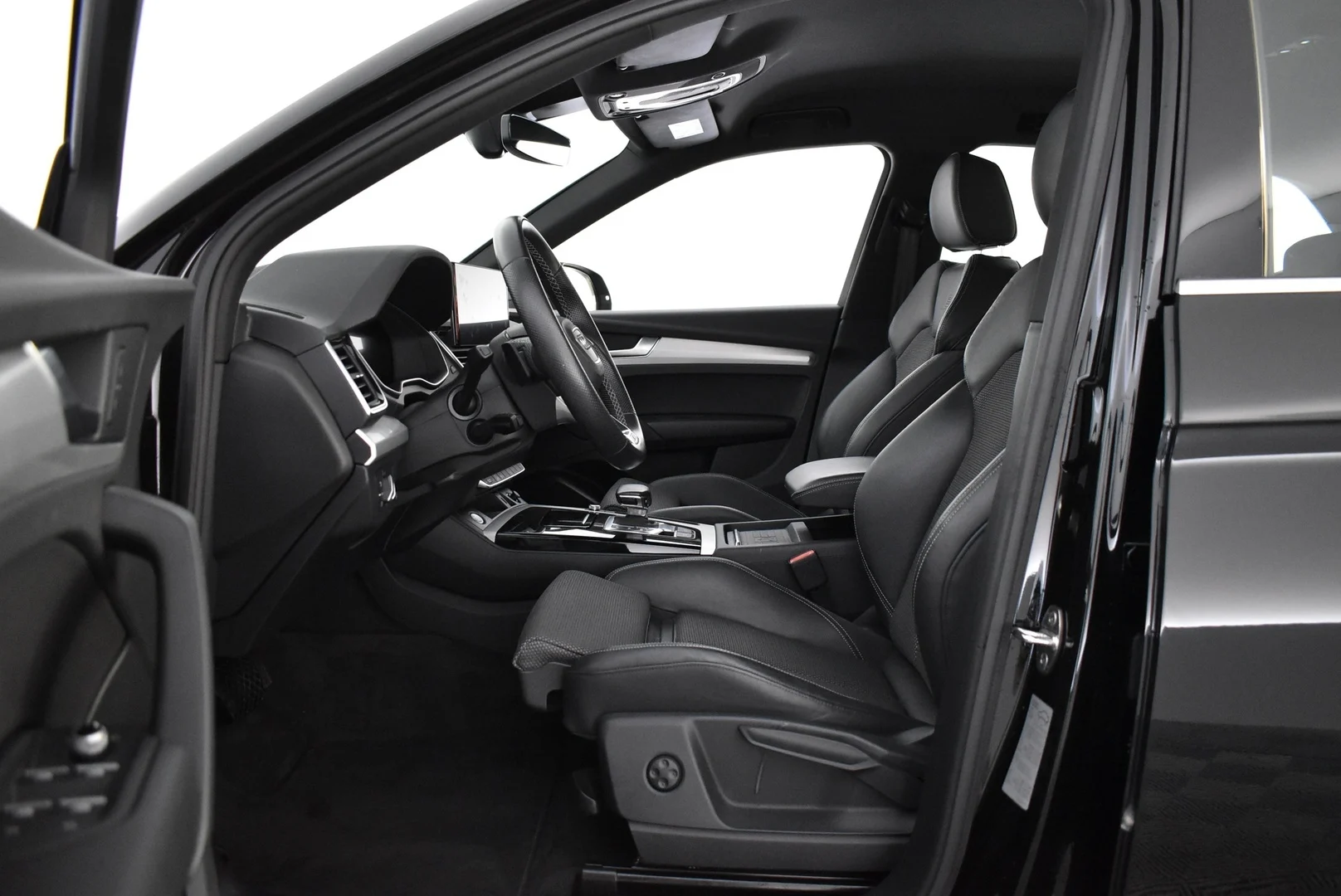 Car Image - 4LrhCw6ytbHGItGXptBhhN