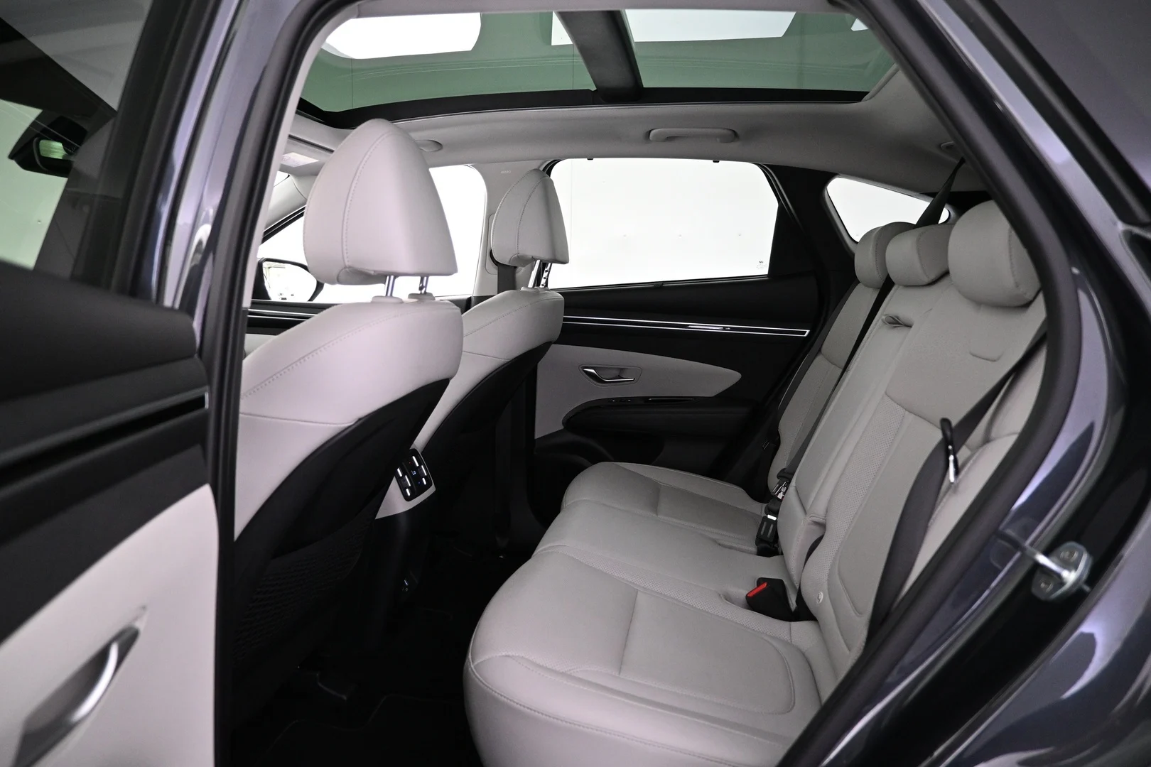 Car Image - 55S3QI8v8WXlUYAv4TZ3zU