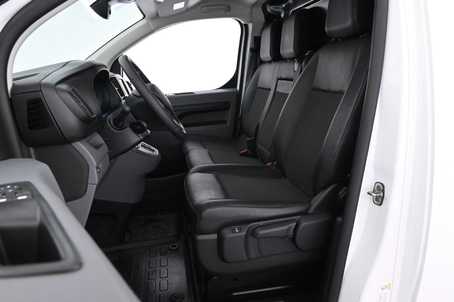 Car Image - XPDmlEzmLAROkvusokYE7