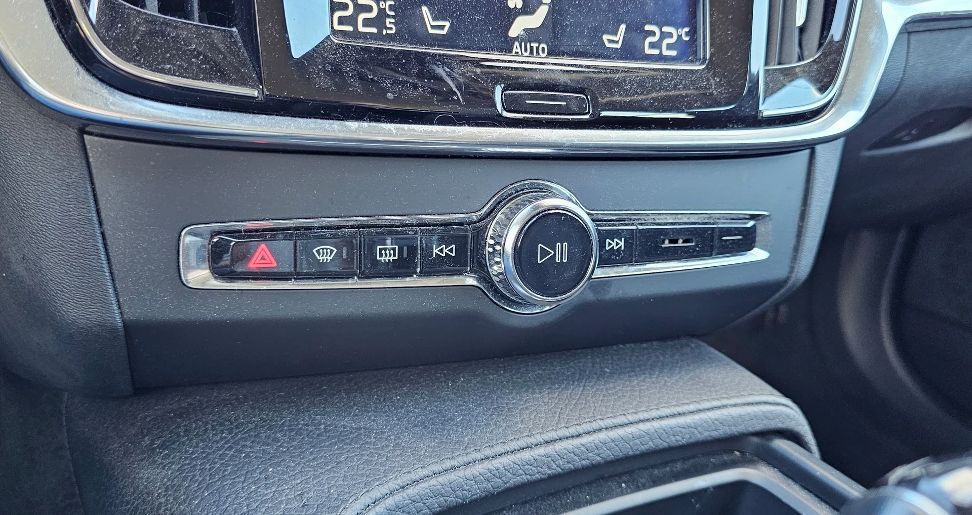 Car Image - 458ec2cBQikQRwIaNqQ32M