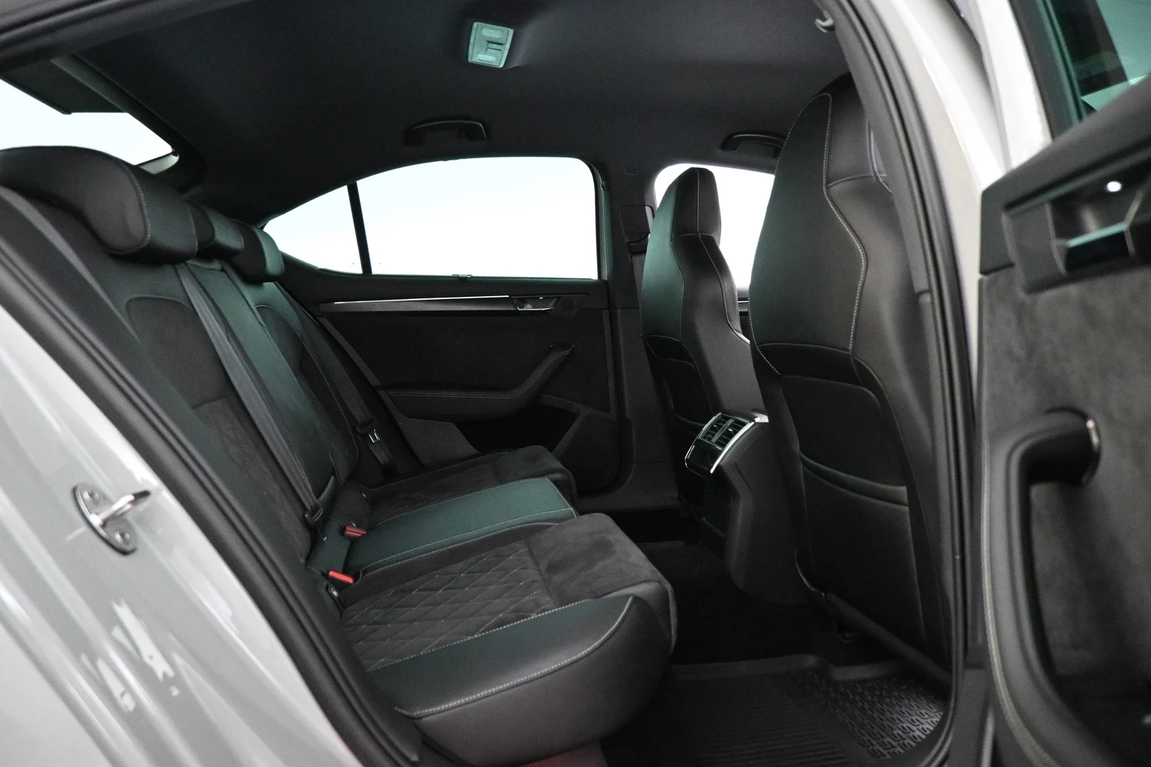 Car Image - 5km0q8TQandejX8AowCNWD