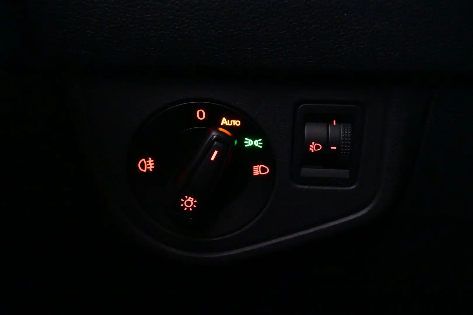 Car Image - 7lINzQMIFpDr0BjvZFV4lR