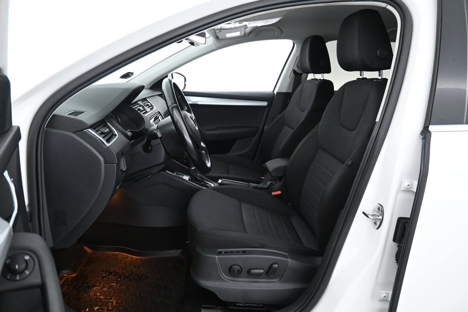 Car Image - 6uP9j8PVpmDpYNYIxBjsod
