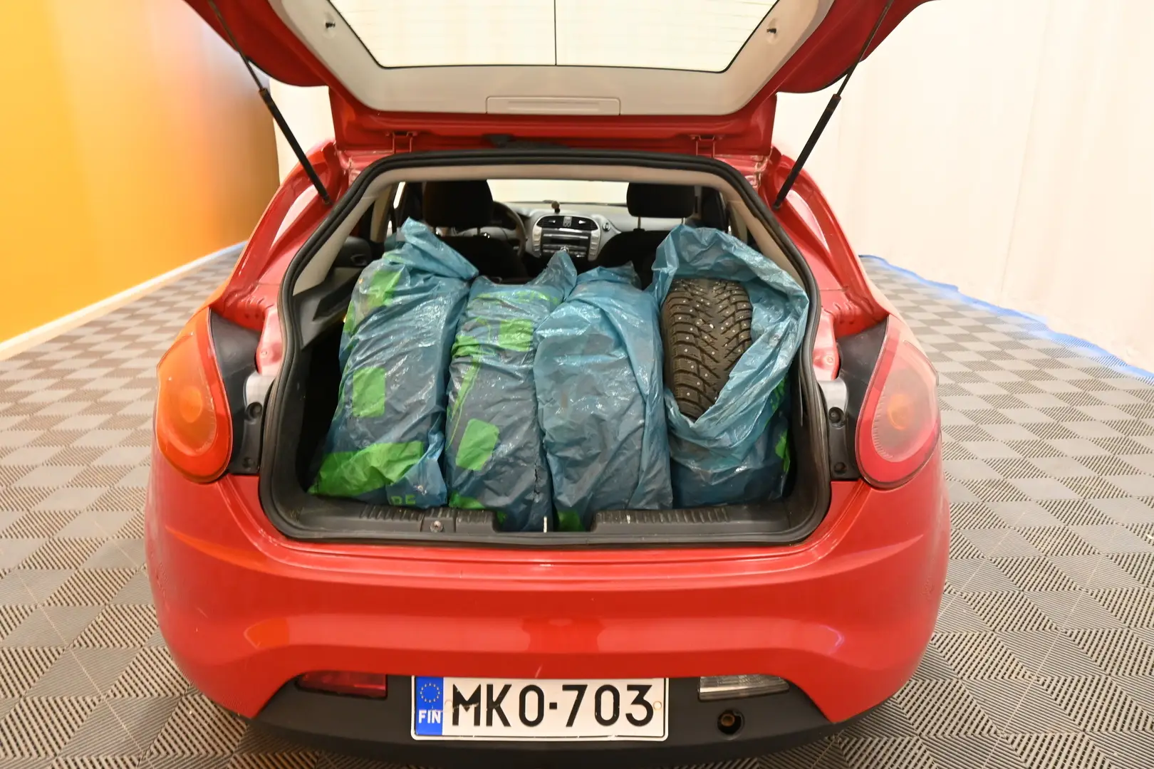 Car Image - 1nYSgegs8HAuIBXthMZYtI
