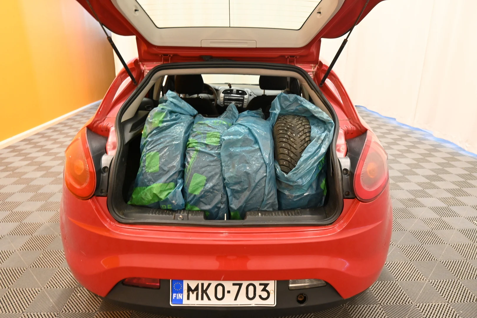 Car Image - 1nYSgegs8HAuIBXthMZYtI