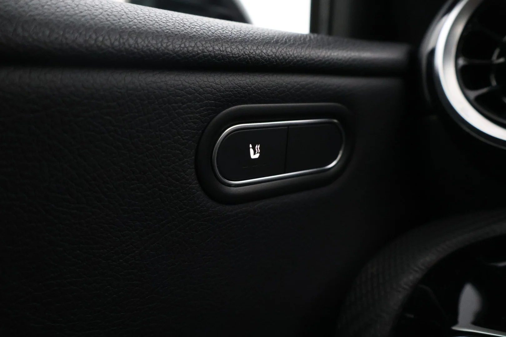 Car Image - hrM2KJwRO1xD3bVzeC21L