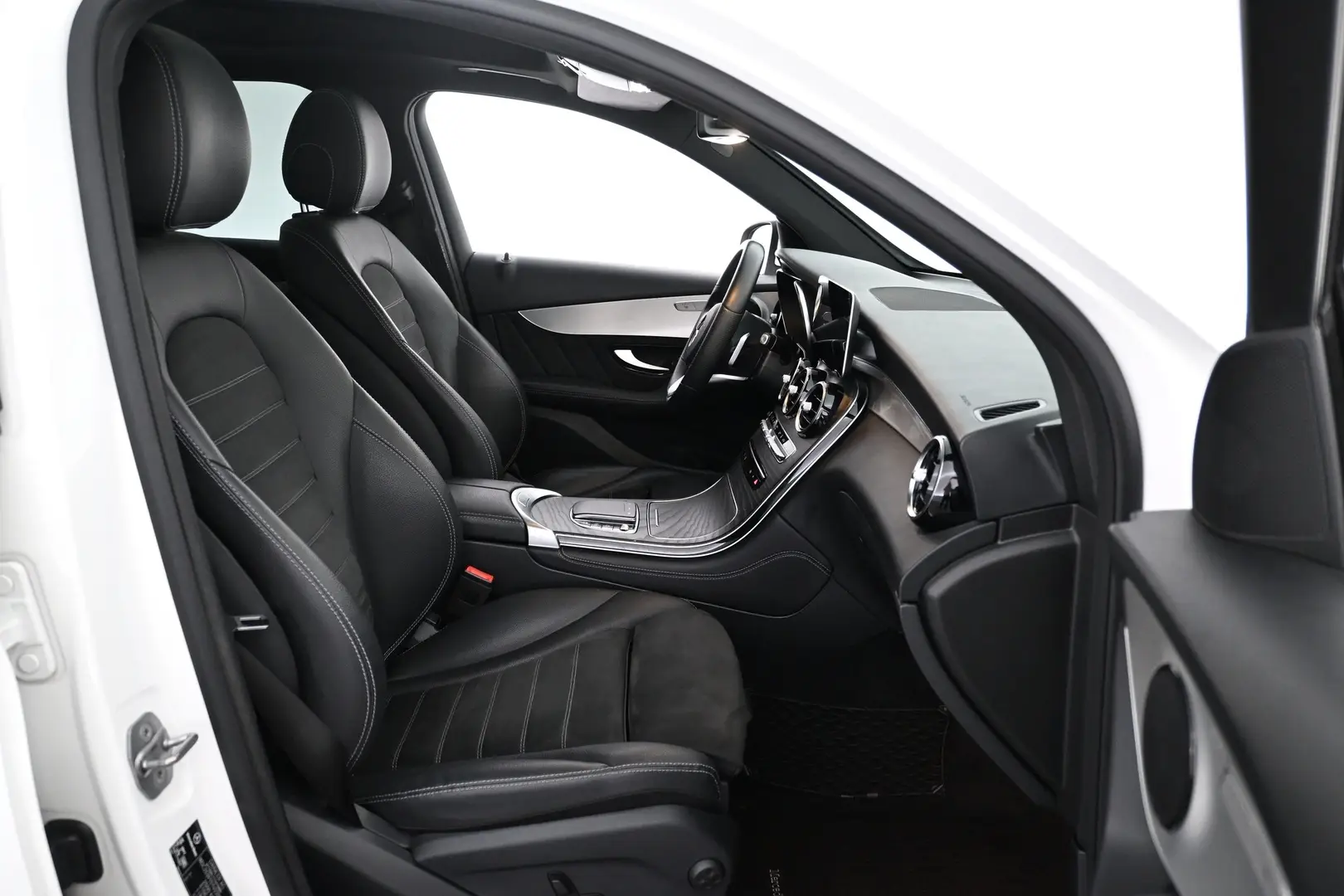 Car Image - 3795y9482rxSgU1FeDpTpm