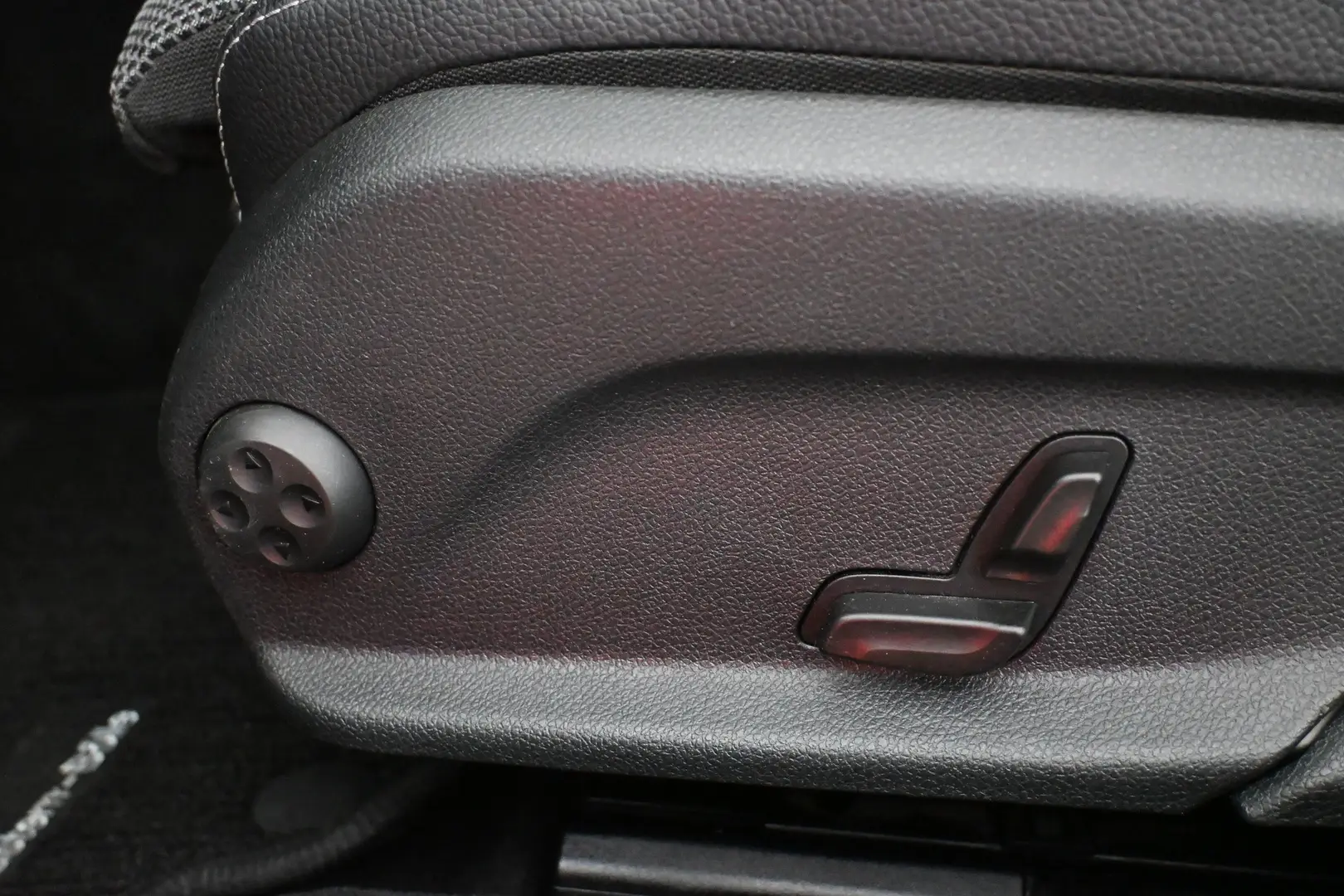 Car Image - 3ajL1EtlXt9PUfuD0Lluea