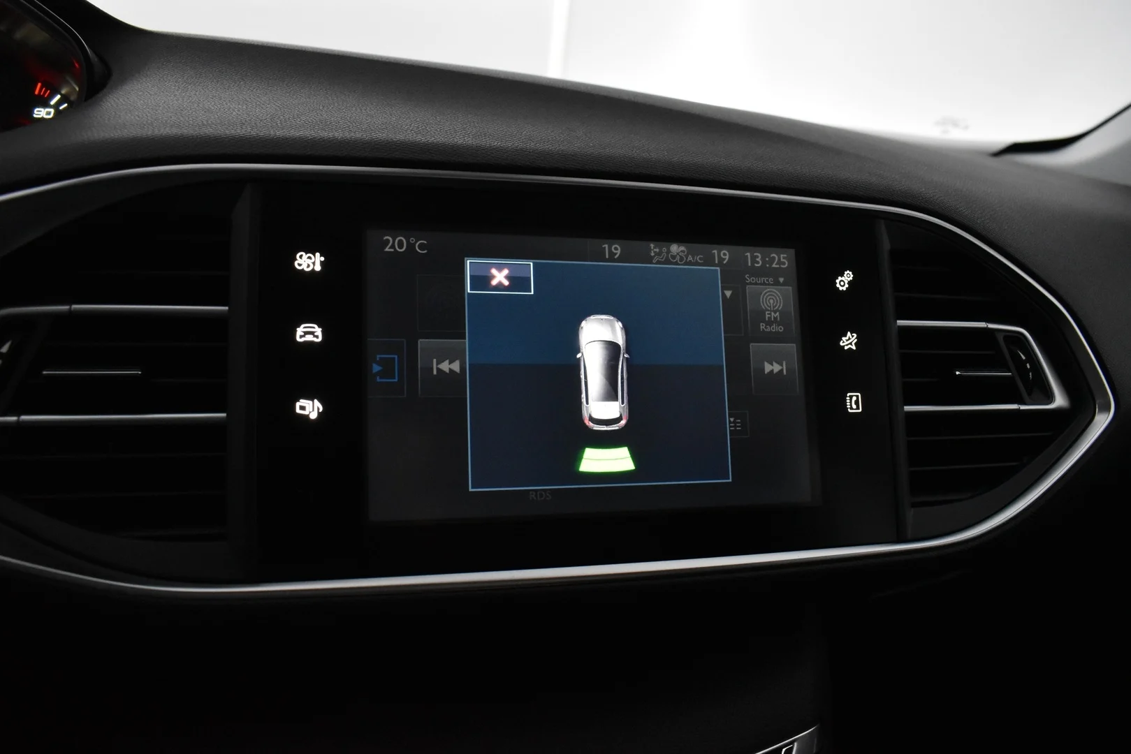 Car Image - a5h7ywSxdatalsM82Jl9p