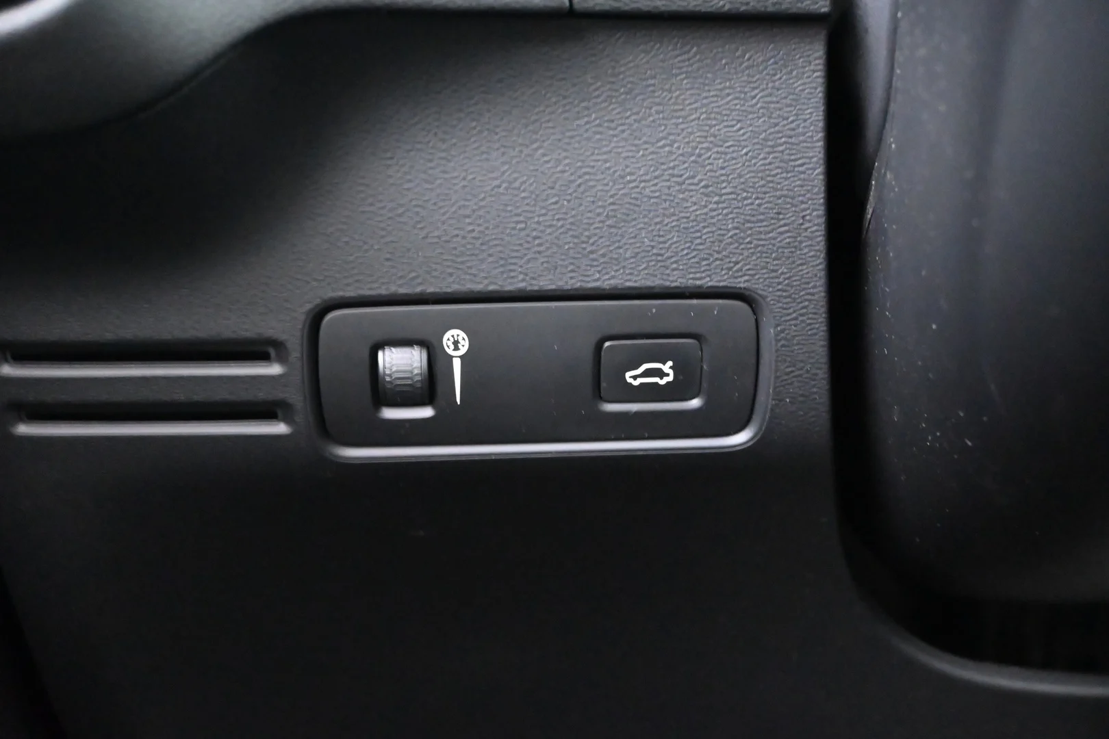 Car Image - 2VKGhhEQ9eLgUPGoLcgxid